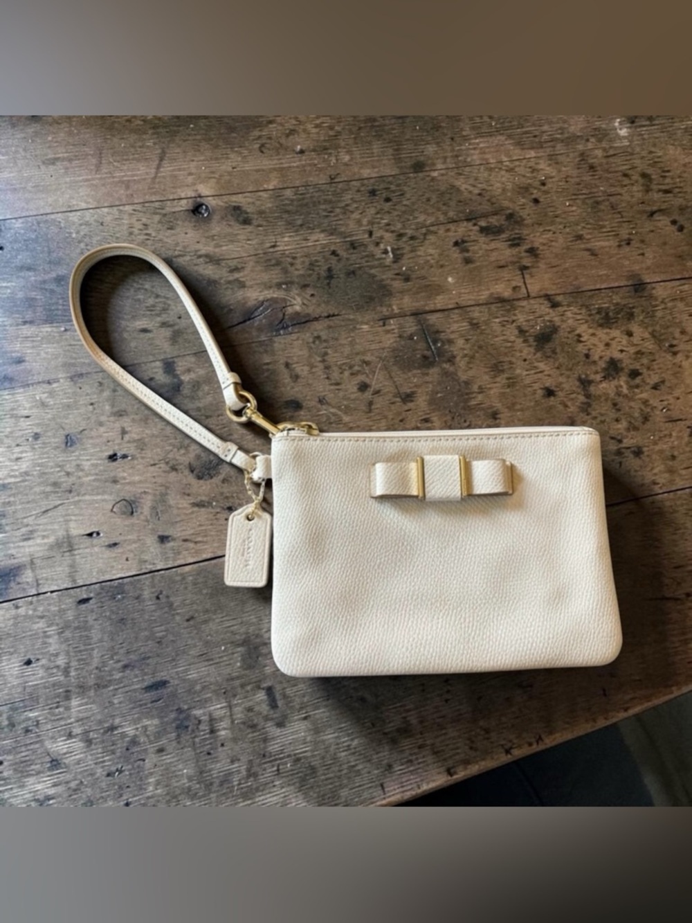 Coach Darcy Bow Cream Cross Grain Leather Small Wristlet Top Zipper